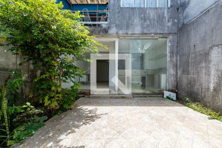 Quintal de casa à venda com 3 quartos, 180m² em Vila Fachini, São Paulo