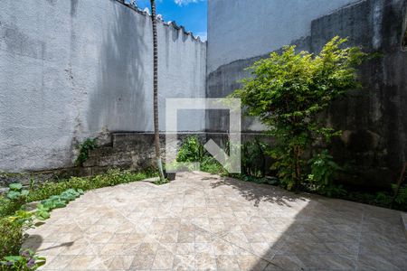 Quintal de casa à venda com 3 quartos, 180m² em Vila Fachini, São Paulo