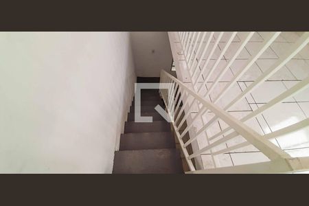 Escada de casa para alugar com 2 quartos, 50m² em Recanto das Rosas, Osasco