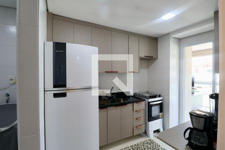 Cozinha de apartamento para alugar com 2 quartos, 90m² em Jardim Asturias, Guarujá