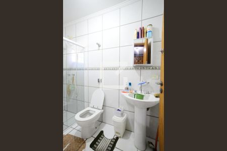 Casa à venda com 180m², 4 quartos e 10 vagasBanheiro da Suíte 1