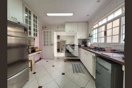 Casa à venda com 3 quartos, 270m² em Jardim Leonor, São Paulo