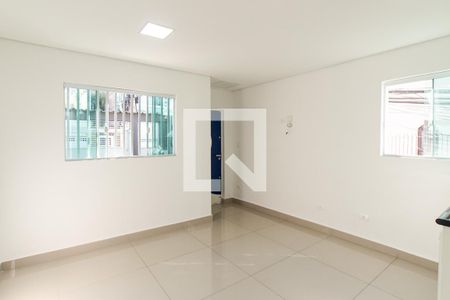 Sala e Cozinha de casa para alugar com 2 quartos, 81m² em Vila Nivi, São Paulo