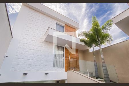 Fachada de casa à venda com 3 quartos, 290m² em Cidade Patriarca, São Paulo