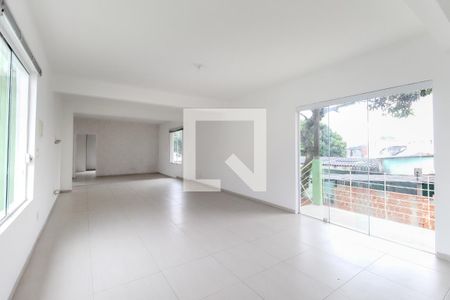 Sala de casa para alugar com 2 quartos, 120m² em Jardim das Oliveiras, São Paulo