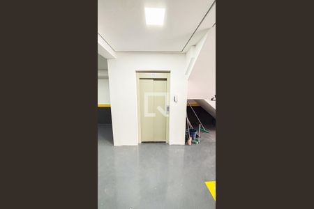 Elevador - Garagem de apartamento para alugar com 2 quartos, 58m² em Vila Eldizia, Santo André