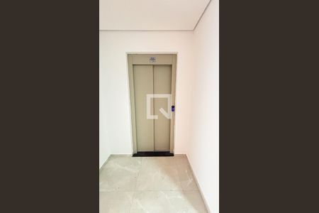 Elevador de apartamento para alugar com 2 quartos, 58m² em Vila Eldizia, Santo André