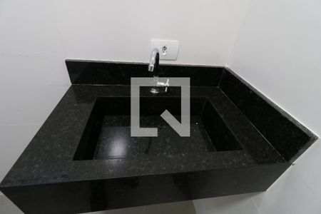 Banheiro Social - Pia de apartamento para alugar com 2 quartos, 115m² em Vila Eldizia, Santo André