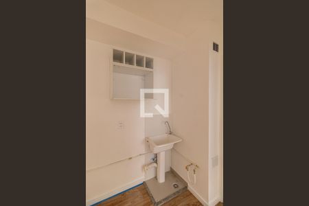 Sala/Cozinha/Área de Serviço de apartamento para alugar com 2 quartos, 33m² em Vila Guilhermina, São Paulo