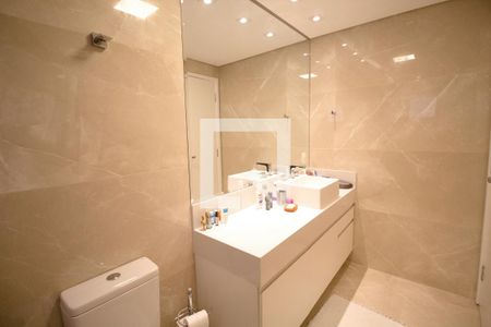 Banheiro da Suíte de apartamento à venda com 4 quartos, 182m² em Alto de Pinheiros, São Paulo