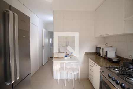Cozinha de apartamento à venda com 4 quartos, 182m² em Alto de Pinheiros, São Paulo