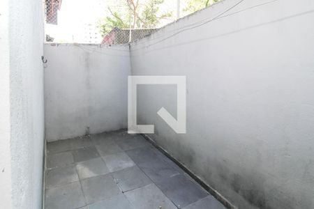 Quintal de casa para alugar com 2 quartos, 120m² em Vila Ipojuca, São Paulo