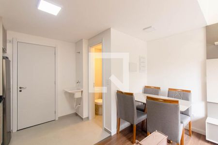 Sala/Cozinha de apartamento para alugar com 1 quarto, 40m² em Água Verde, Curitiba