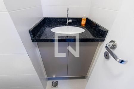 Lavabo de apartamento para alugar com 1 quarto, 40m² em Água Verde, Curitiba