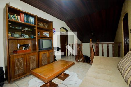 Sala de TV de casa à venda com 5 quartos, 240m² em Jardim Vila Galvao, Guarulhos