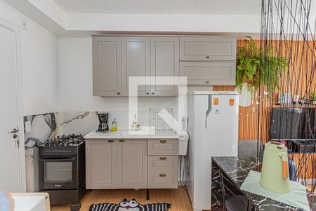 Sala, cozinha e área de serviço de apartamento à venda com 2 quartos, 32m² em Piqueri, São Paulo