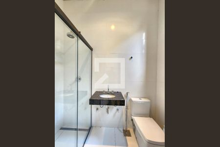 Banheiro de serviço de casa de condomínio à venda com 4 quartos, 353m² em Retiro do Chalé, Brumadinho
