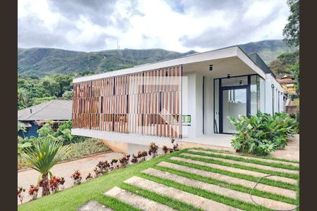 Jardim de casa de condomínio à venda com 4 quartos, 353m² em Retiro do Chalé, Brumadinho