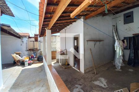 Quintal de casa à venda com 3 quartos, 252m² em Vila Papelão, Campinas