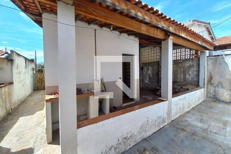 Quintal de casa à venda com 3 quartos, 252m² em Vila Papelão, Campinas