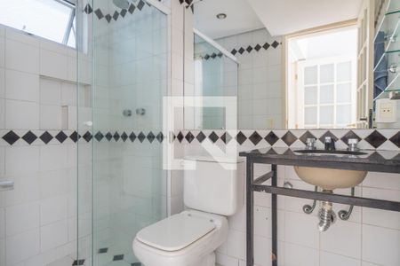 Banheiro de apartamento à venda com 1 quarto, 39m² em Centro Histórico, Porto Alegre