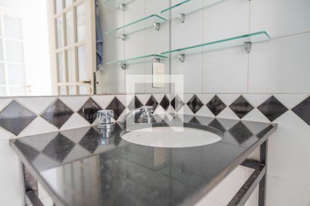 Banheiro de apartamento à venda com 1 quarto, 39m² em Centro Histórico, Porto Alegre