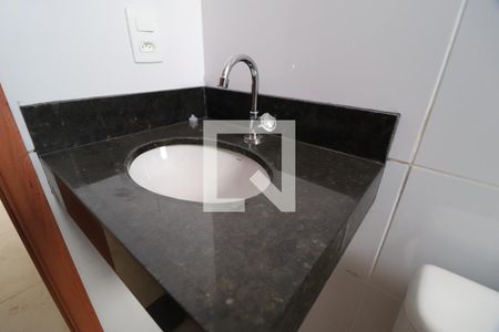 Banheiro Social de apartamento para alugar com 2 quartos, 55m² em Marta Helena, Uberlândia