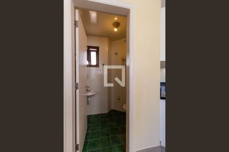 Banheiro de Serviço de apartamento à venda com 5 quartos, 590m² em Pacaembu, São Paulo