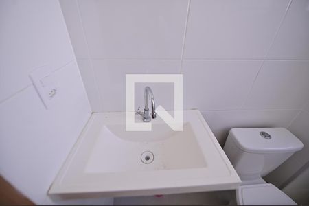 Banheiro de apartamento para alugar com 2 quartos, 48m² em Setor Morada do Sol, Goiânia