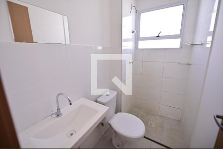 Banheiro de apartamento para alugar com 2 quartos, 48m² em Setor Morada do Sol, Goiânia