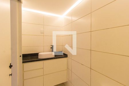 Banheiro de apartamento à venda com 2 quartos, 53m² em Fátima, Canoas
