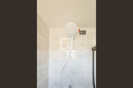 Banheiro de apartamento para alugar com 2 quartos, 70m² em Balneario Guarujá, Guarujá