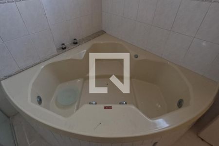 Suíte Quarto 1 de apartamento para alugar com 3 quartos, 240m² em Gonzaga, Santos