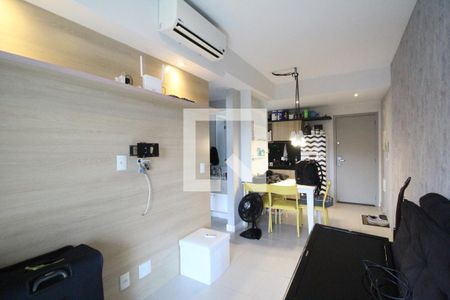Sala de apartamento para alugar com 1 quarto, 40m² em Curicica, Rio de Janeiro