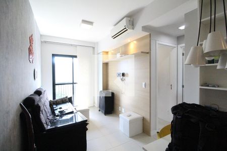 Sala de apartamento para alugar com 1 quarto, 40m² em Curicica, Rio de Janeiro