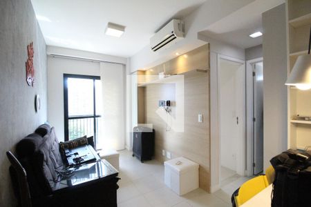 Sala de apartamento para alugar com 1 quarto, 40m² em Curicica, Rio de Janeiro
