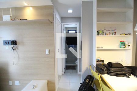 Sala de apartamento para alugar com 1 quarto, 40m² em Curicica, Rio de Janeiro