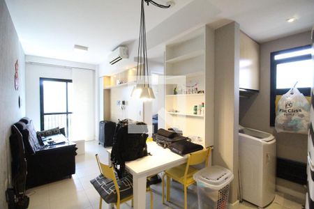 Sala de apartamento para alugar com 1 quarto, 40m² em Curicica, Rio de Janeiro