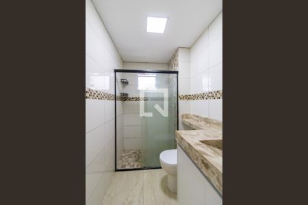 Banheiro de apartamento à venda com 2 quartos, 50m² em Jardim Cocaia, Guarulhos