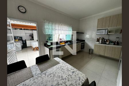 Casa à venda com 4 quartos, 300m² em Jardim Prudência, São Paulo