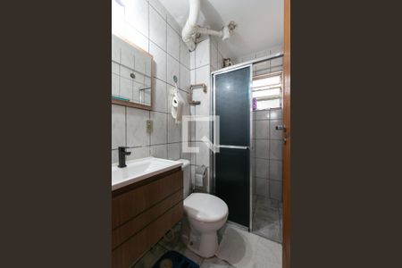 Banheiro de apartamento para alugar com 2 quartos, 46m² em Jardim Redil, São Paulo