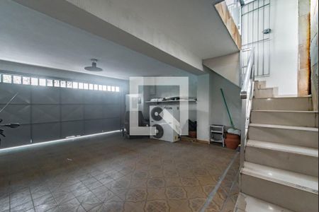 Garagem de casa à venda com 3 quartos, 157m² em Vila Fachini, São Paulo