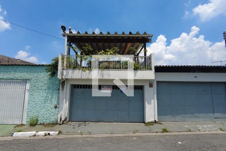 Fachada de casa à venda com 3 quartos, 157m² em Vila Fachini, São Paulo