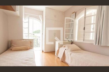 Casa à venda com 4 quartos, 270m² em Vila Mariana, São Paulo