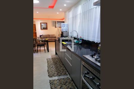 Casa à venda com 3 quartos, 210m² em Jardim das Laranjeiras, São Paulo