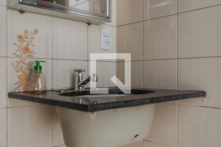 Banheiro de apartamento à venda com 2 quartos, 62m² em Bom Jesus, Porto Alegre