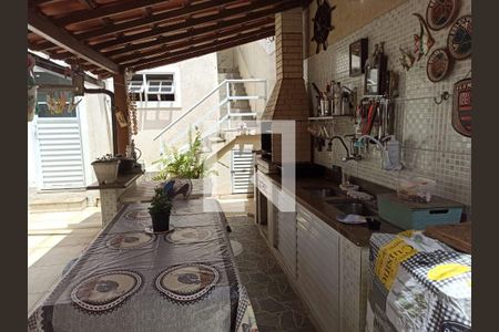 Casa à venda com 4 quartos, 235m² em Marazul, Niterói
