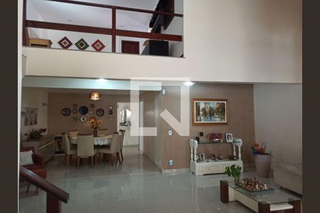 Casa à venda com 4 quartos, 235m² em Marazul, Niterói