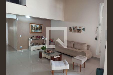 Casa à venda com 4 quartos, 235m² em Marazul, Niterói