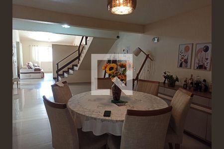 Casa à venda com 4 quartos, 235m² em Marazul, Niterói